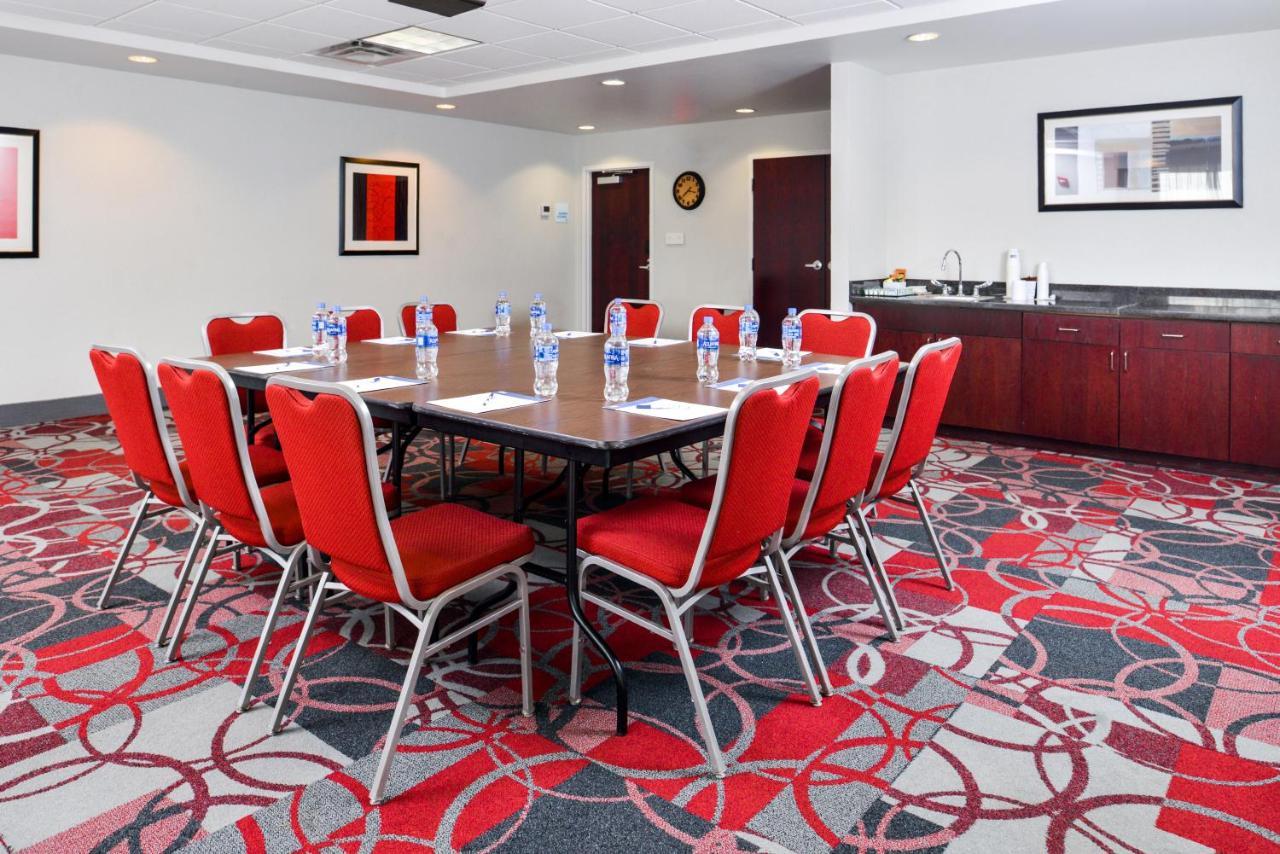 Holiday Inn Express Canandaigua By Ihg Bagian luar foto