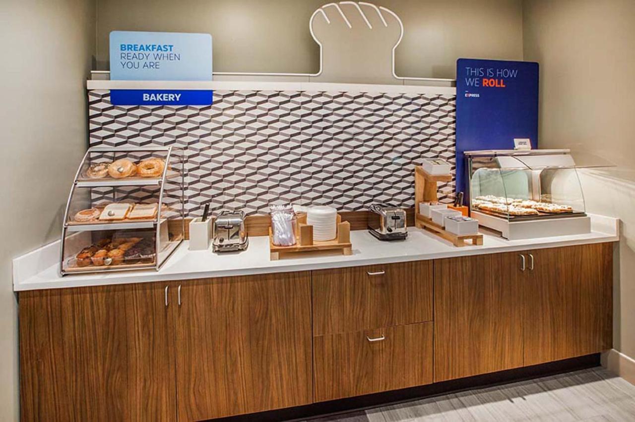Holiday Inn Express Canandaigua By Ihg Bagian luar foto